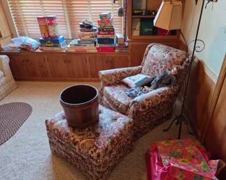 Lot of games, Chair & ottoman