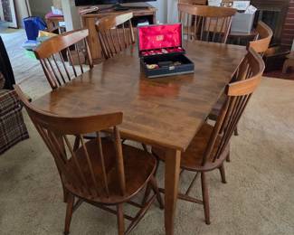 Nice Dining room table with (6) chairs