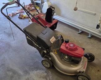 Honda Push Mower, easy start & works!