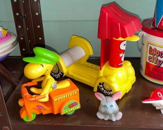 Woodstock Ice Cream Wagon & Snoopy ScooterToys