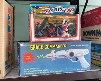The Spirit Of 76 Figures & Space Commander 2001 Space Gun