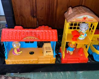 Vintage Hub Bubs Playset & Figures By Mattel