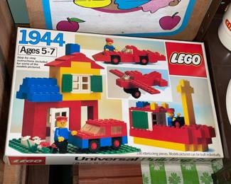 Vintage LEGO Set #1944 (LIKE NEW!)