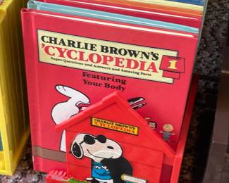Charlie Brown's 'Cyclopedia Book Set W/ Plastic Holder