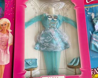 Barbie Fashion Avenue Clothing