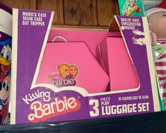 Kissing Barbie 3 Piece Play Luggage Set In Box (COMPLETE!)