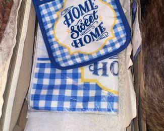 Kitchen Towel & Oven Mitt Set