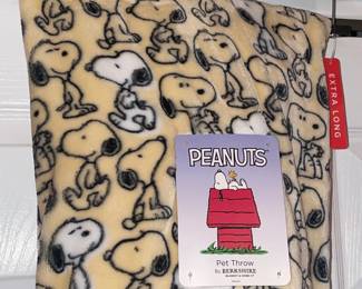 NEW Peanuts Snoopy Pet Throw