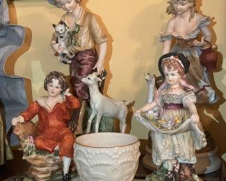 Figurines