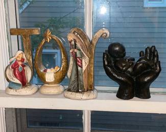 Figurines