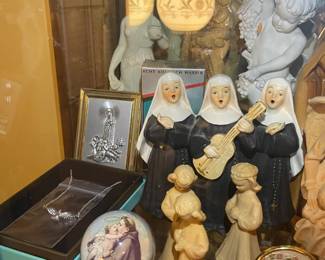Figurines