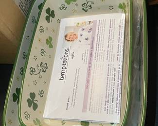 NEW Temptations By Tara Shamrock Handled Oven Pans