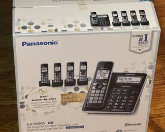BRAND NEW Panasonic KX-TG985 HD Link2Cell Cordless Telephone W/ Digital Answering Machine & 5 Handsets