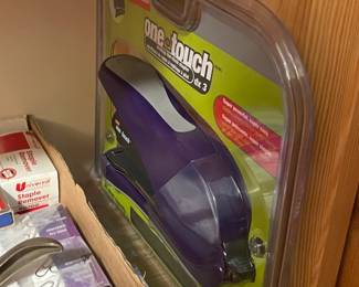 NEW Staples One-Touch Stapler