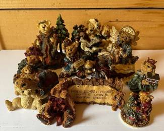 Boyds Bears  Friends Holiday Themed