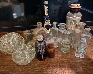 Vintage Glass Snuff Bottles Inc Decoraters Flower Frogs