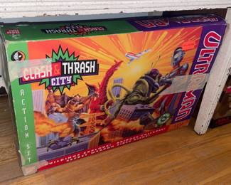 Ultraman Clash & Trash City Action Set