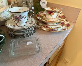 Teacups & Saucers 