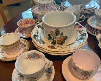 Teacups & Saucers 