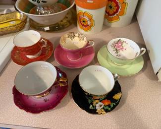 Teacups & Saucers 