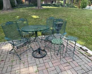 Outdoor Table & Chairs 