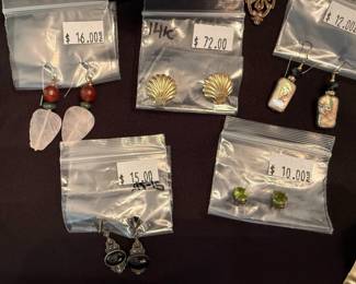 Earrings 