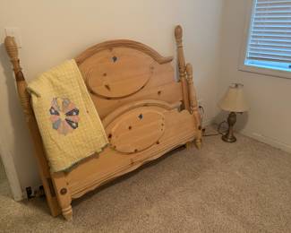 Queen French Country Pine