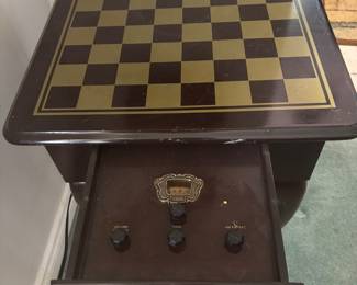 Vintage side table with radio (radio not working)