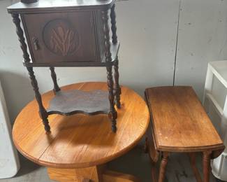 Humidor and wood table - Small Drop Leaf table
