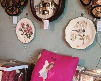 linens and wall decor