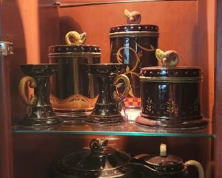 Decorative accents and pottery