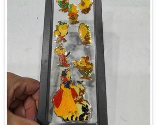 Disney pins