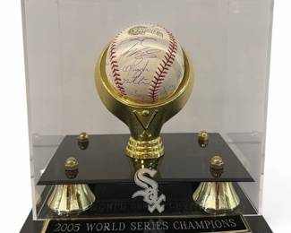 Authentic Team Autographed 2005 CHICAGO WHITE SOX World Series Championship Baseball