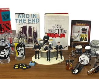 Collection THE BEATLES Collectibles and Memorabilia