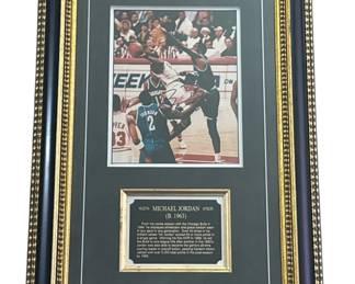 Chicago Bulls MICHAEL JORDAN Autographed Photograph, Plaque