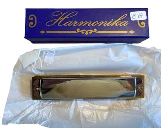 Modern, entry-level tremolo harmonica