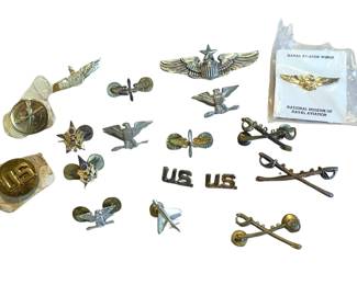 Collection US Military insignia, badges, and pins