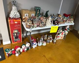 Christmas houses and snowmen