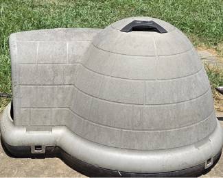 Igloo dog house