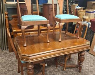 Depression Era Dining Table - Set 4 Queen Anne Chairs
