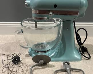Kitchenaid Mixer with attachments. Beautiful Color. Excellent Condition. 5 Quart Bowl. Kitchen Aid. 325 Watts. Artisan Design. Comes with 5 qt bowl and 3 attachment pieces.
