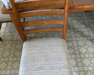 4 chairs, 1 table with 1 leaf