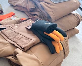Carhartt Workwear Jacket and Gloves Set