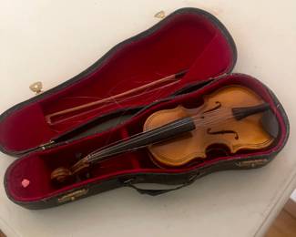 Miniature violin