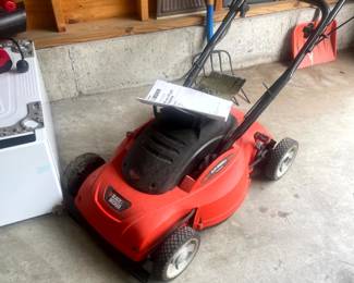 Electric lawnmower