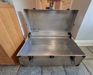 Metal Storage Trunk in excellent condition