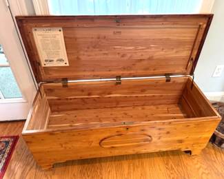 Vintage Lane Cedar Chest with Key - Excellent Condition