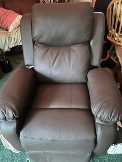 Lift chair - like new