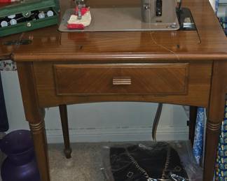 Singer Sewing Machine 