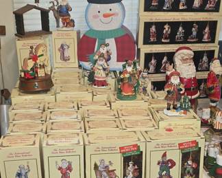 The International Santa Claus Collection Figurines 